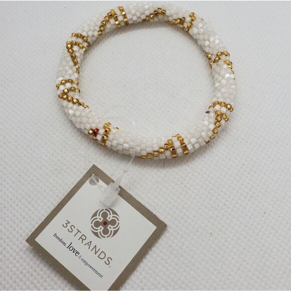 NWT 3 Strands White & Gold Beaded Bracelet - Picture 5 of 5